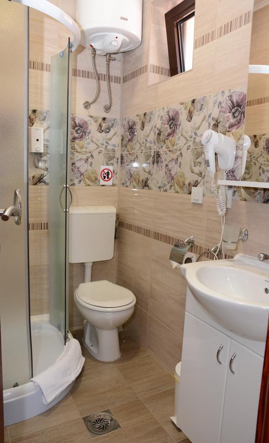 Garni Hotel Laguna Lux Nis Exterior photo